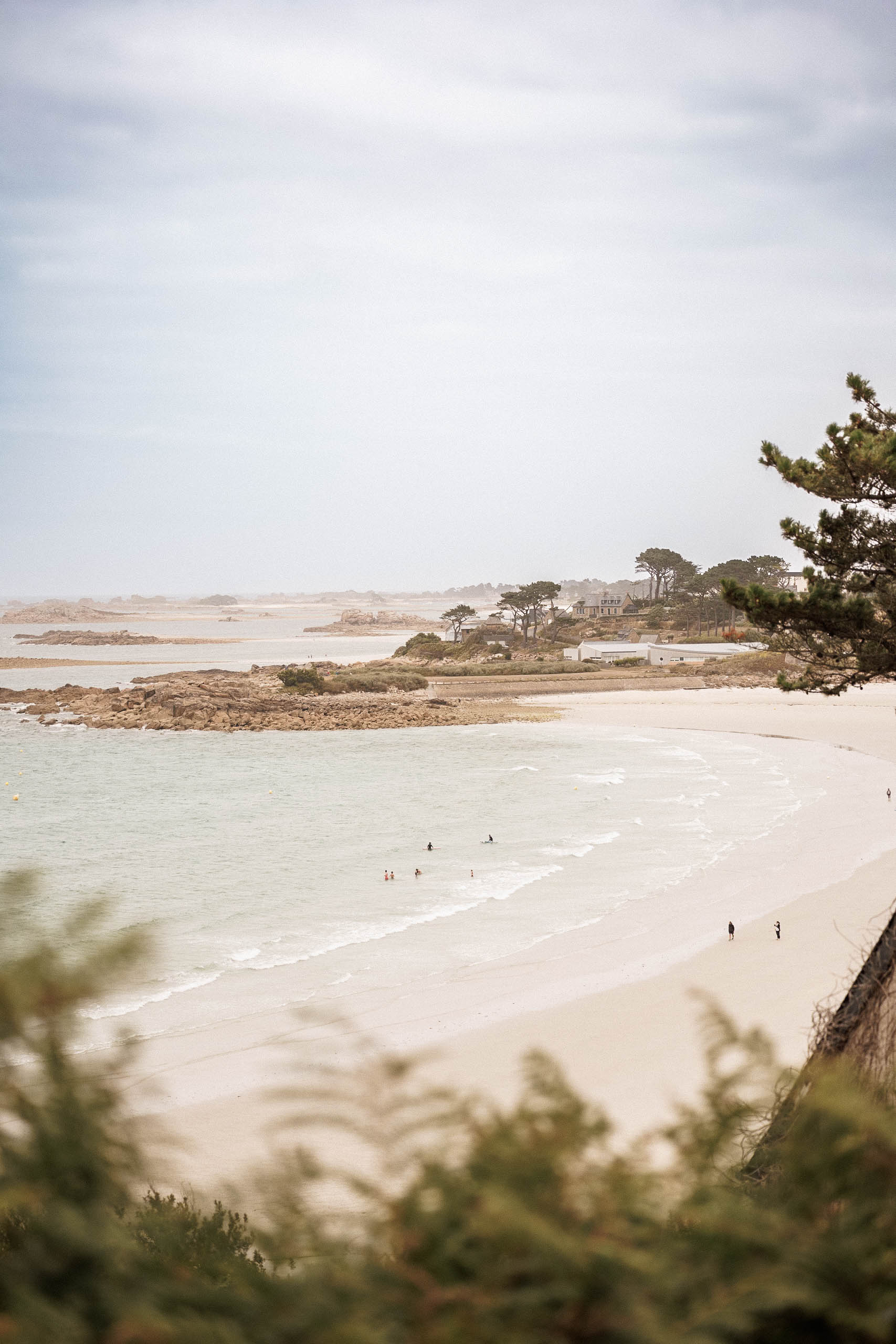Petite plage près de Port Le Goff à Trévou-Tréguignec